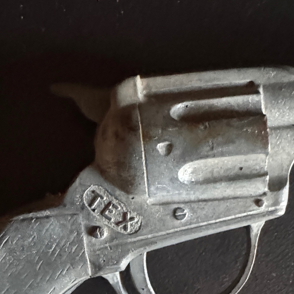 Vintage Toy Revolver Set - Picture 4 of 7